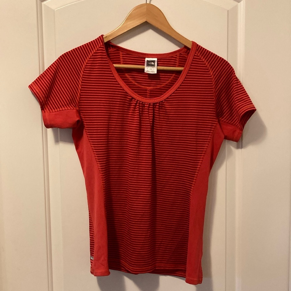 The North Face women's size medium striped short sleeve shirt, EUC